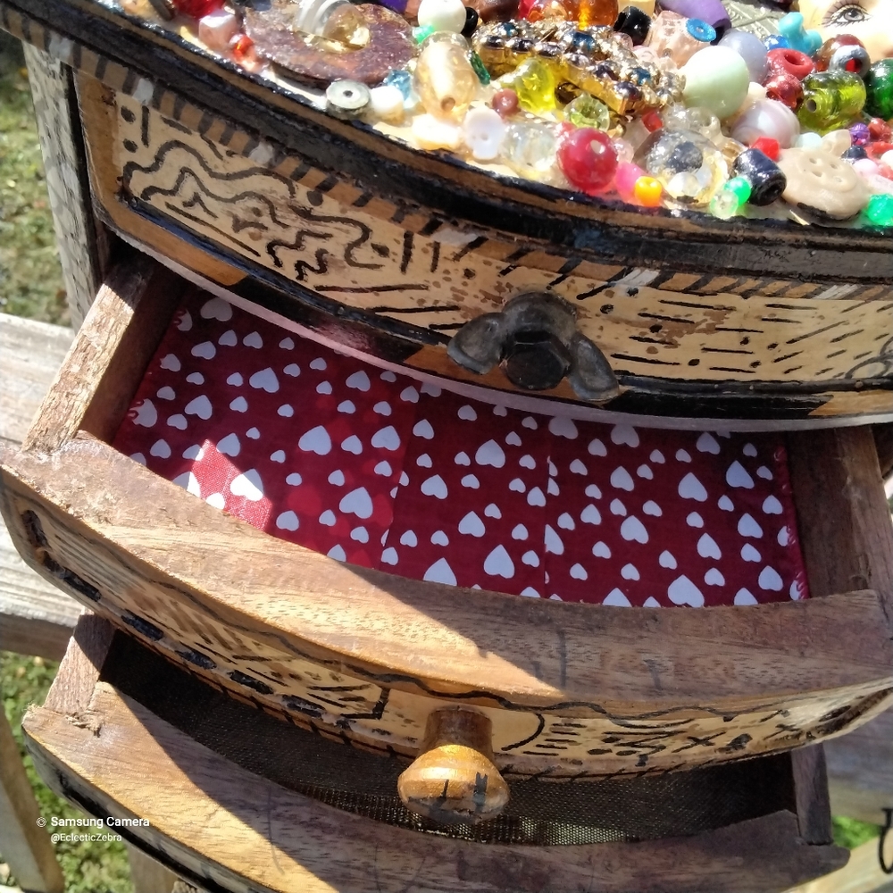 ALTERED ART JEWELRY BOX with 4 drawers - Picture 12 of 16